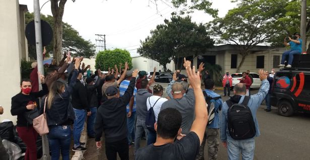 Funcionários da RedeTV em greve